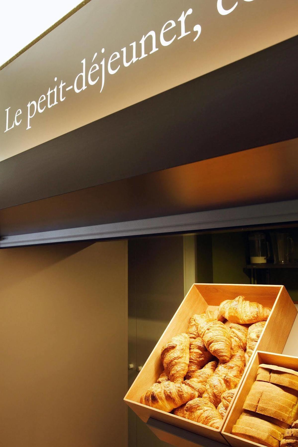 B&B Hotel Pau Lescar Exterior photo